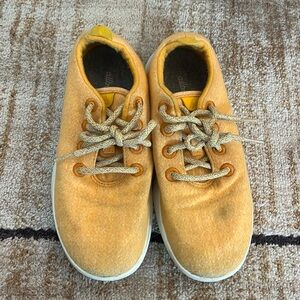 All birds yellow wool runners